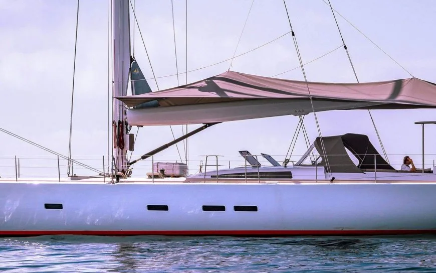 Monocoques de Moins de 30 m : l’Essence de la Navigation à la Voile