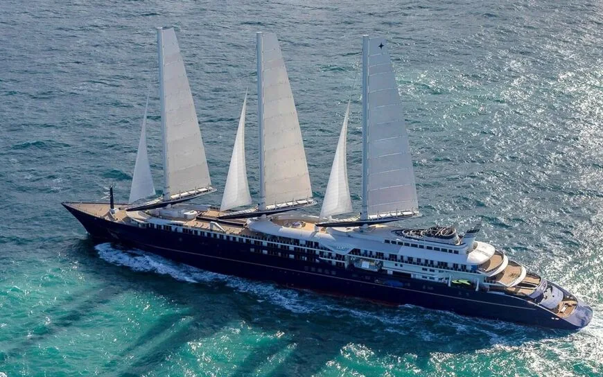 Orient Express Corinthian : le plus grand voilier du monde prend le large