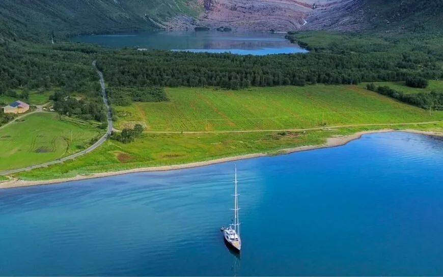 LADY 8 : Découvrez la Magie de la Norvège, un Fjord à la Fois