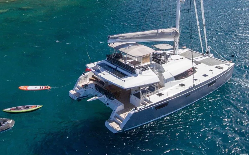 ARAOK : Location Catamaran aux Caraïbes en Décembre 2026