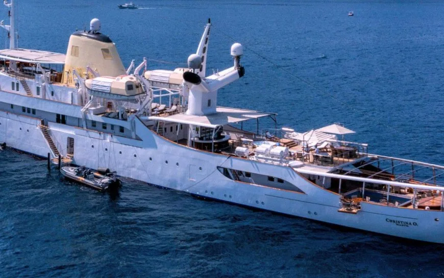 Yacht de 99m CHRISTINA O : Disponible à la location en Grèce dès le 11 août !