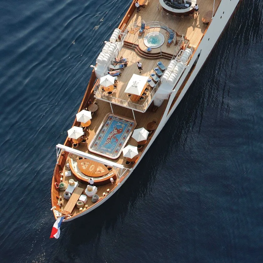 CHRISTINA O : Disponible dans les Caraïbes