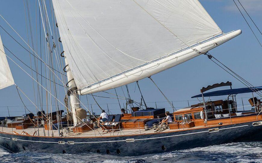DARK STAR OF LONDON : Une Icône de la Voile pour Votre Été