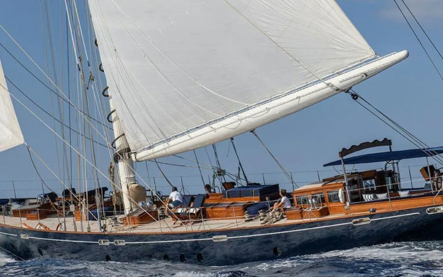 DARK STAR OF LONDON : Une Icône de la Voile pour Votre Été