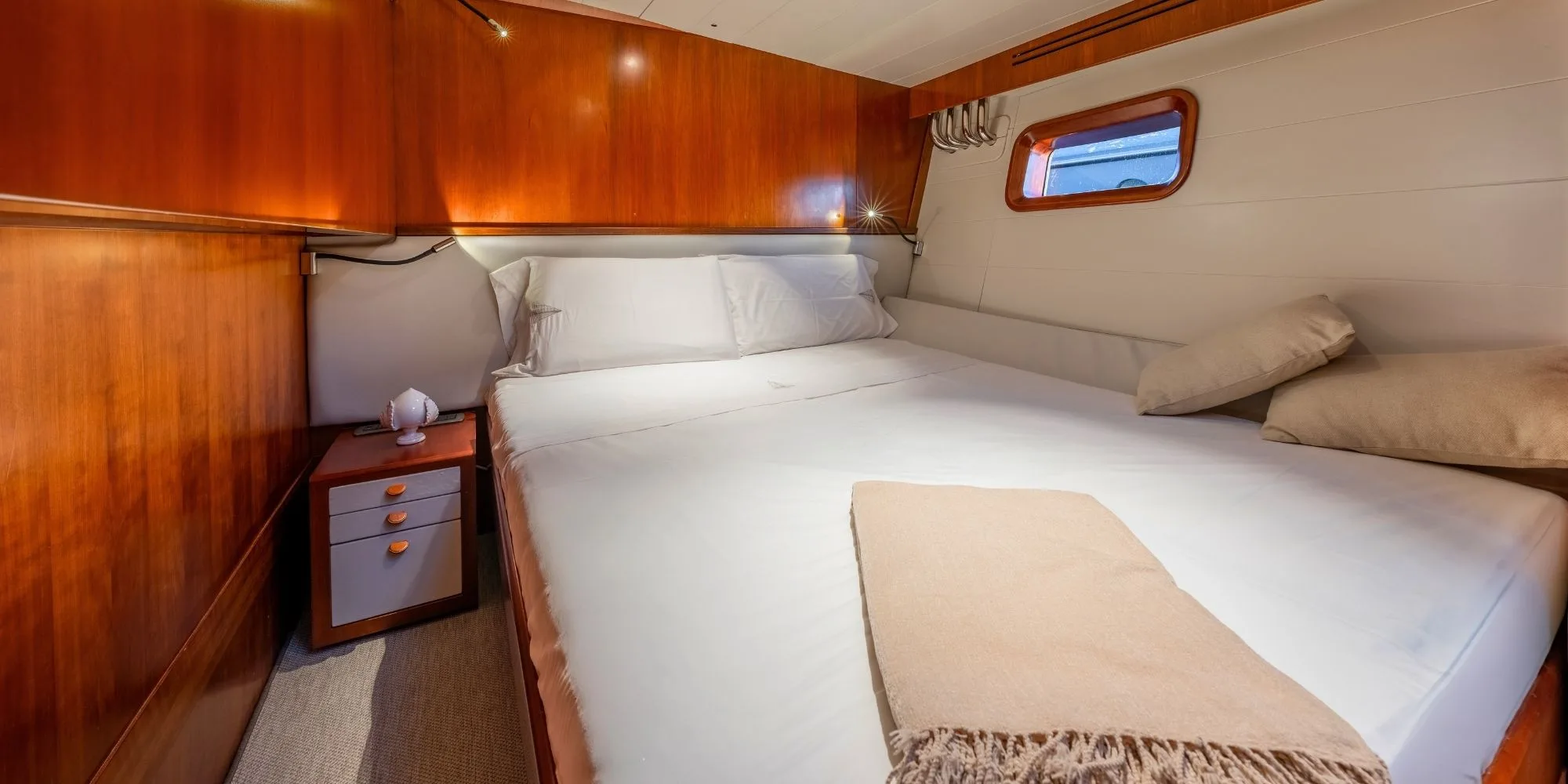 FREE AT LAST : Nouvelles Photos et Vidéo !