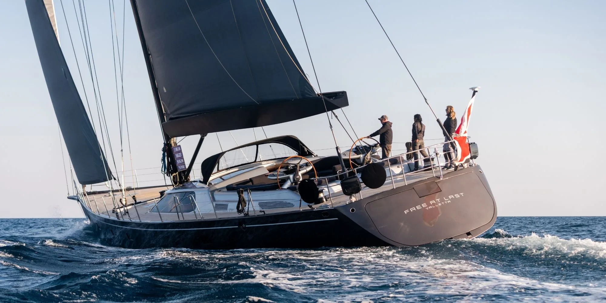 FREE AT LAST : Nouvelles Photos et Vidéo !