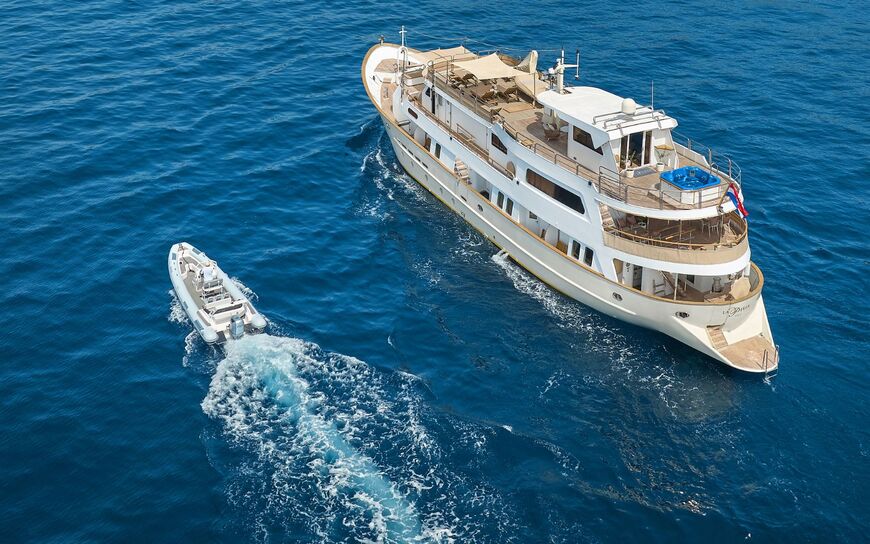 LA PERLA : Nouveau yacht à moteur disponible en charter en Croatie !
