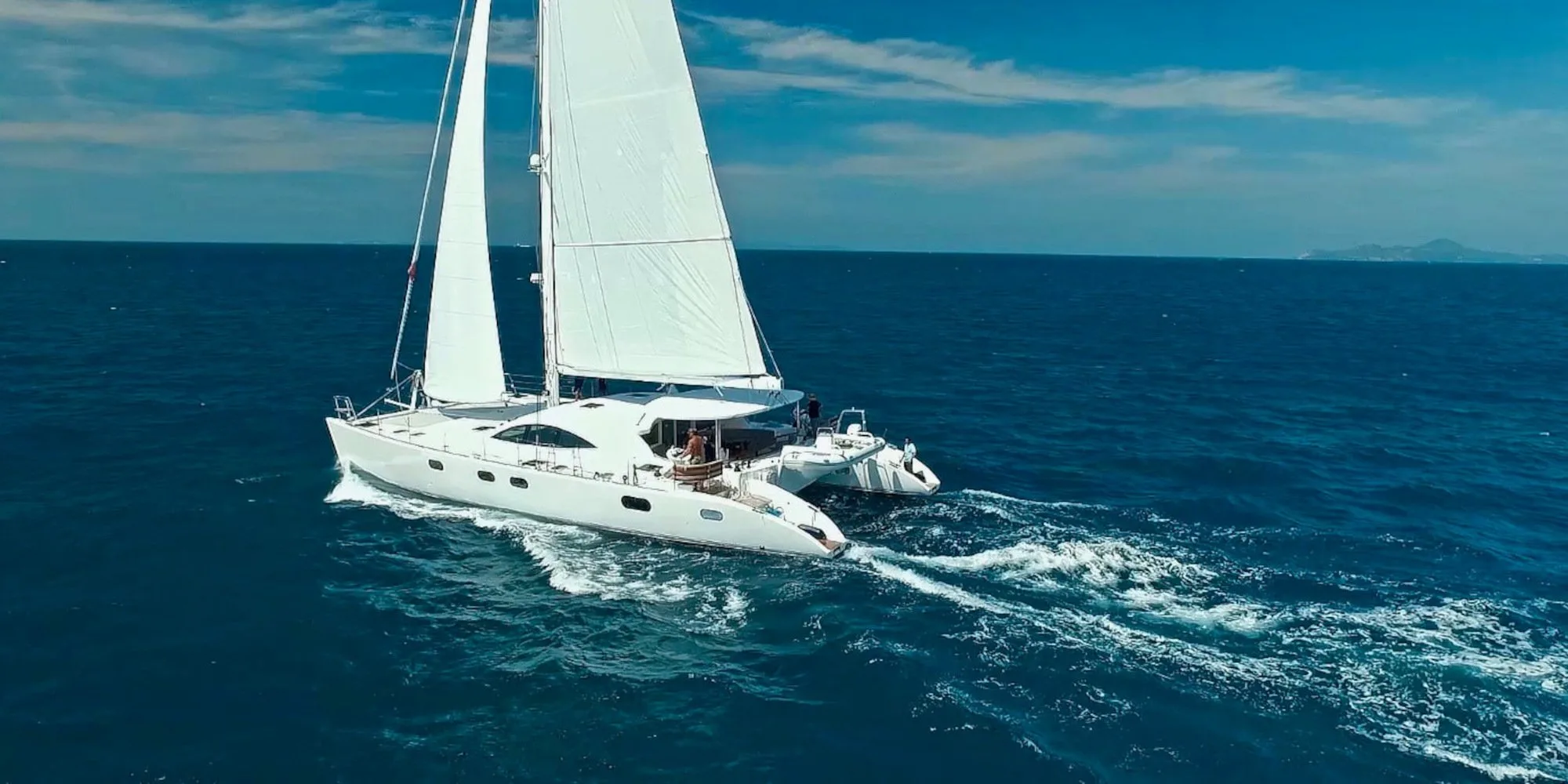 Catamaran LAYSAN : Disponible à la location dans  les Iles Vierges Américaines