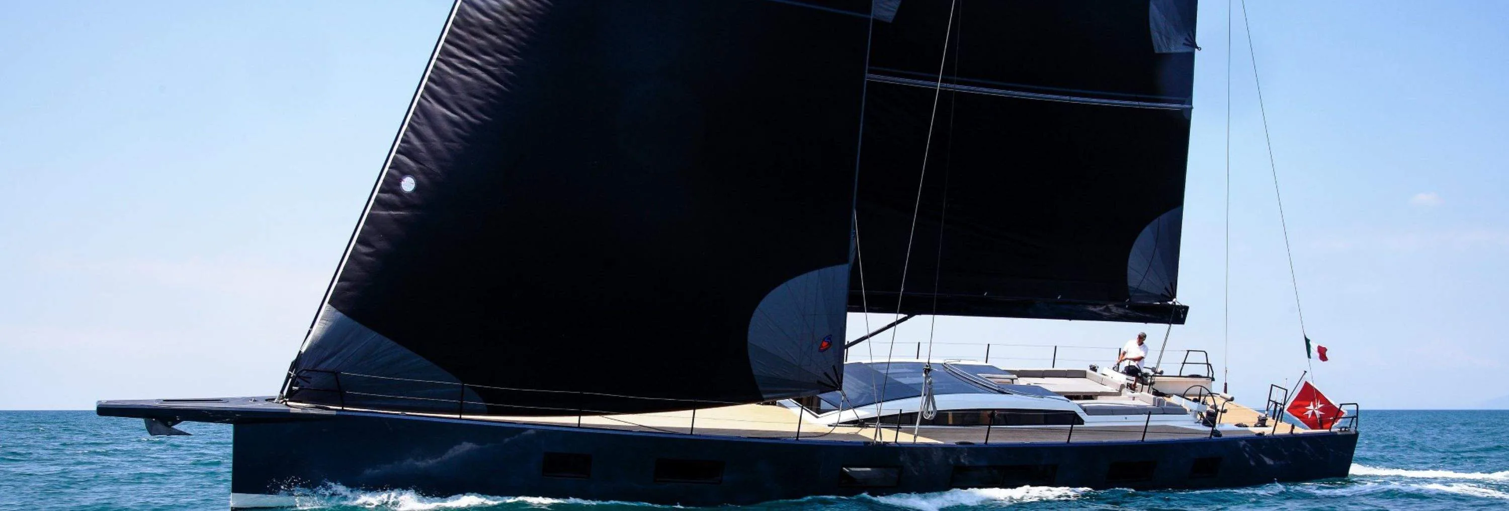 LUCE GUIDA : Disponible pour Les Voiles de St Tropez