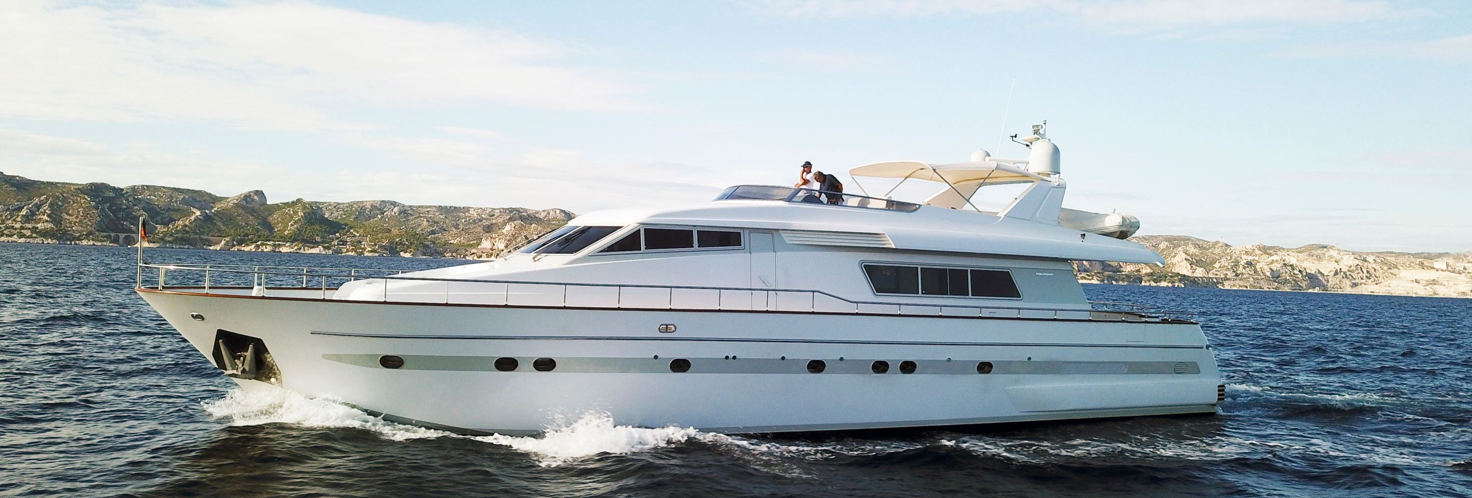Louez le yacht OLA en Corse ou sur la Côte d'Azur cet été