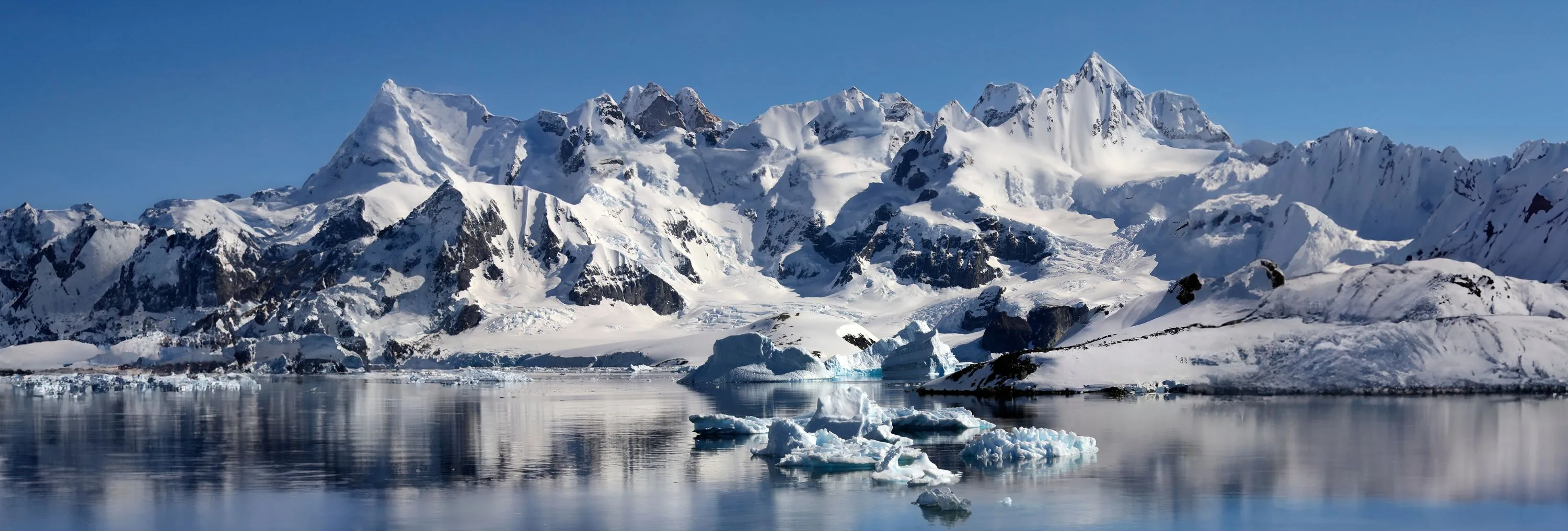 SHERAKHAN : Noël et Nouvel An en Antarctique