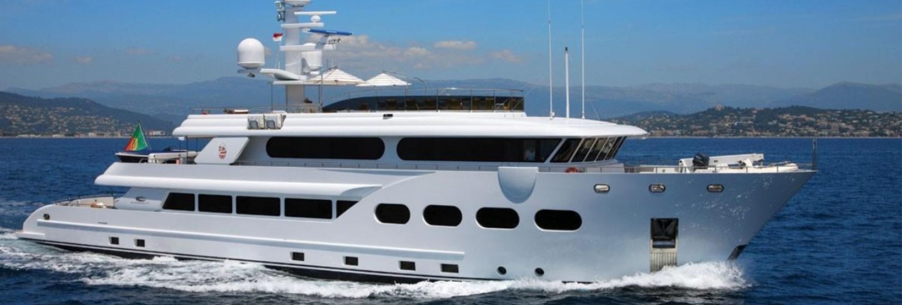 BARON TRENCK : Nouveau bateau à moteur à la vente