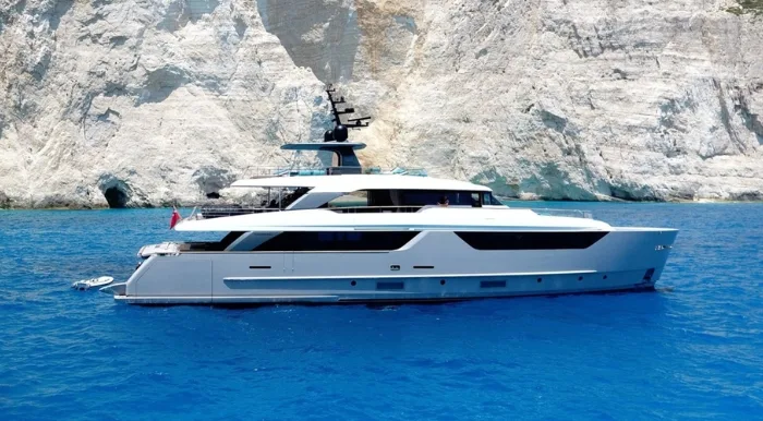 Un Sanlorenzo SD118 disponible à la vente