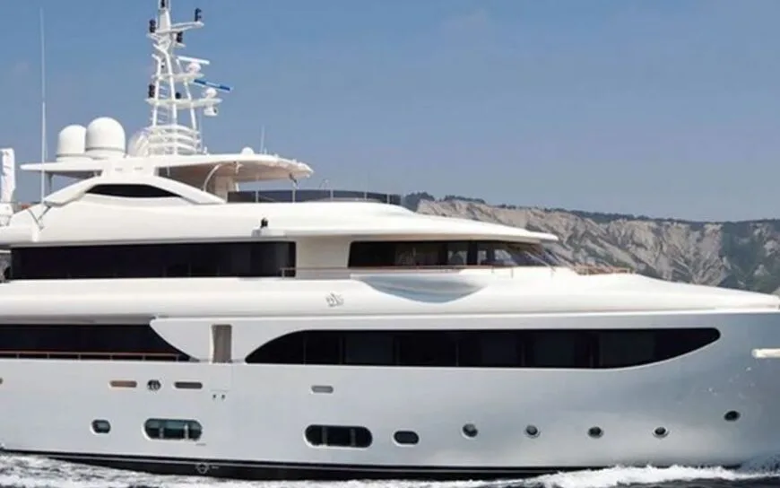 PALATIAL : Superyacht CRN Navetta 43 à vendre