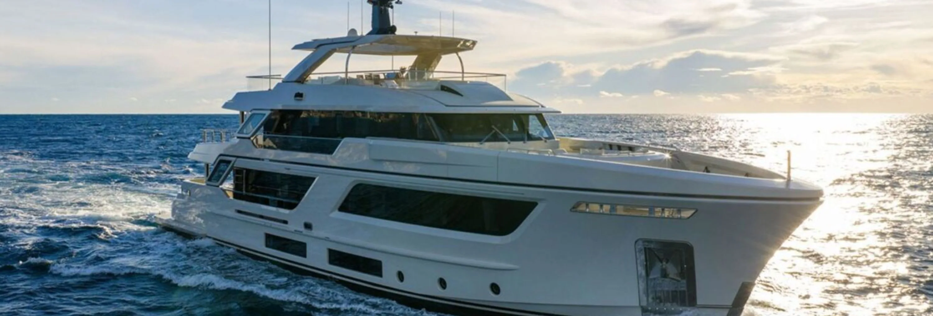 STELLAMAR – Yacht Explorer 35m à vendre