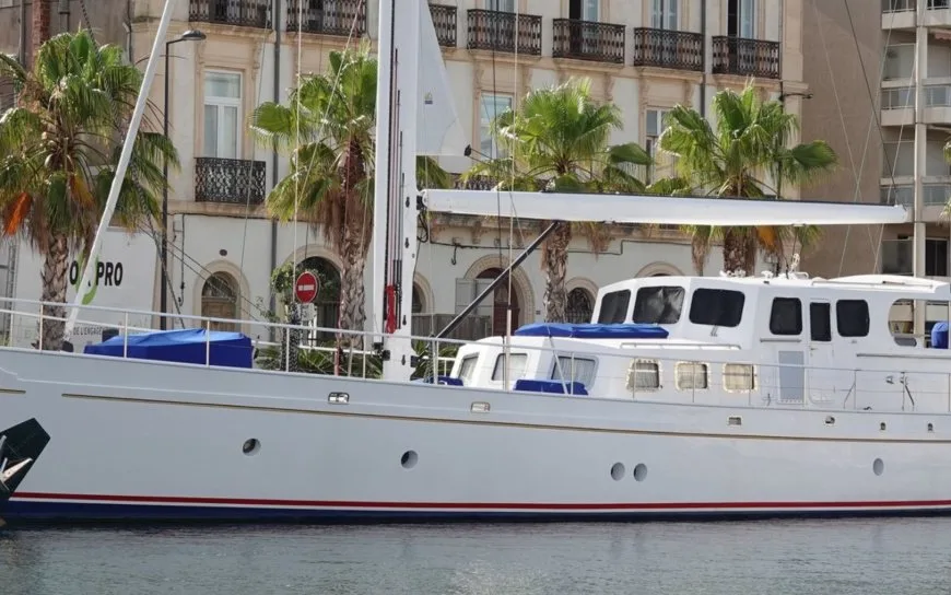 TELSTAR VI : Élégance intemporelle, navigation moderne