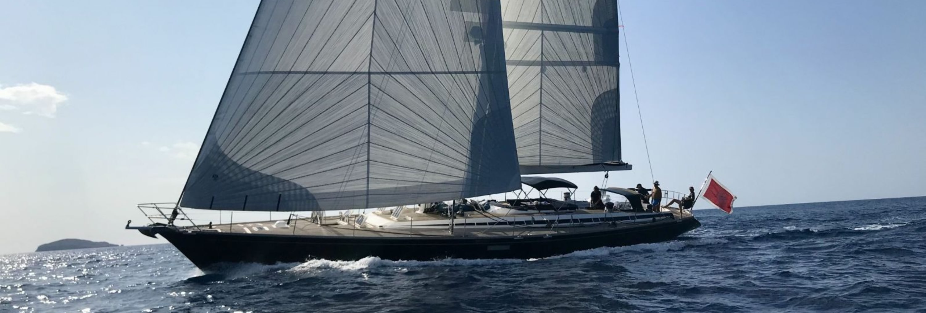 TUGELA I – L’élégance intemporelle d’un Swan 77
