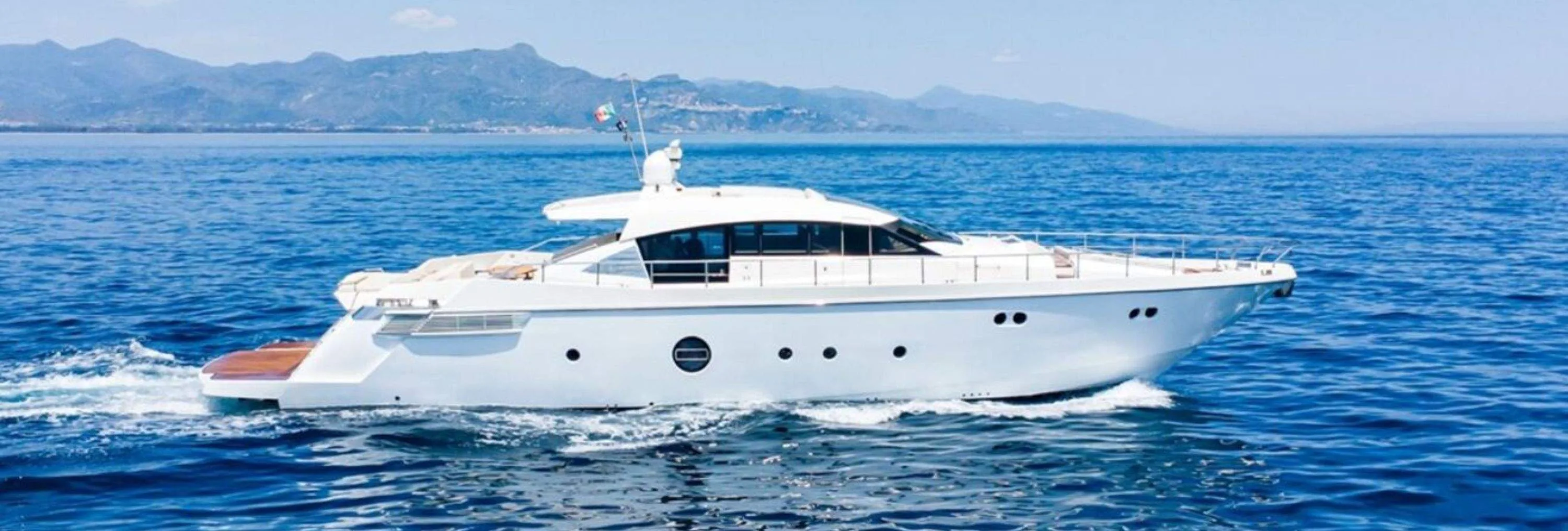 SOARIS – 82 Open par Aicon Yachts