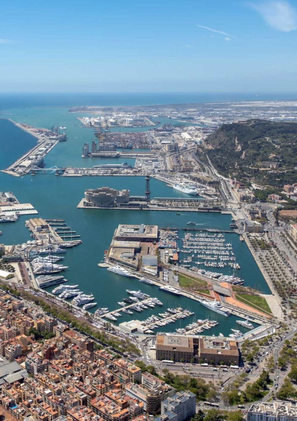 À Vendre : Deux Places de Port Prestigieuses à Vilanova Grand Marina, Près de Barcelone