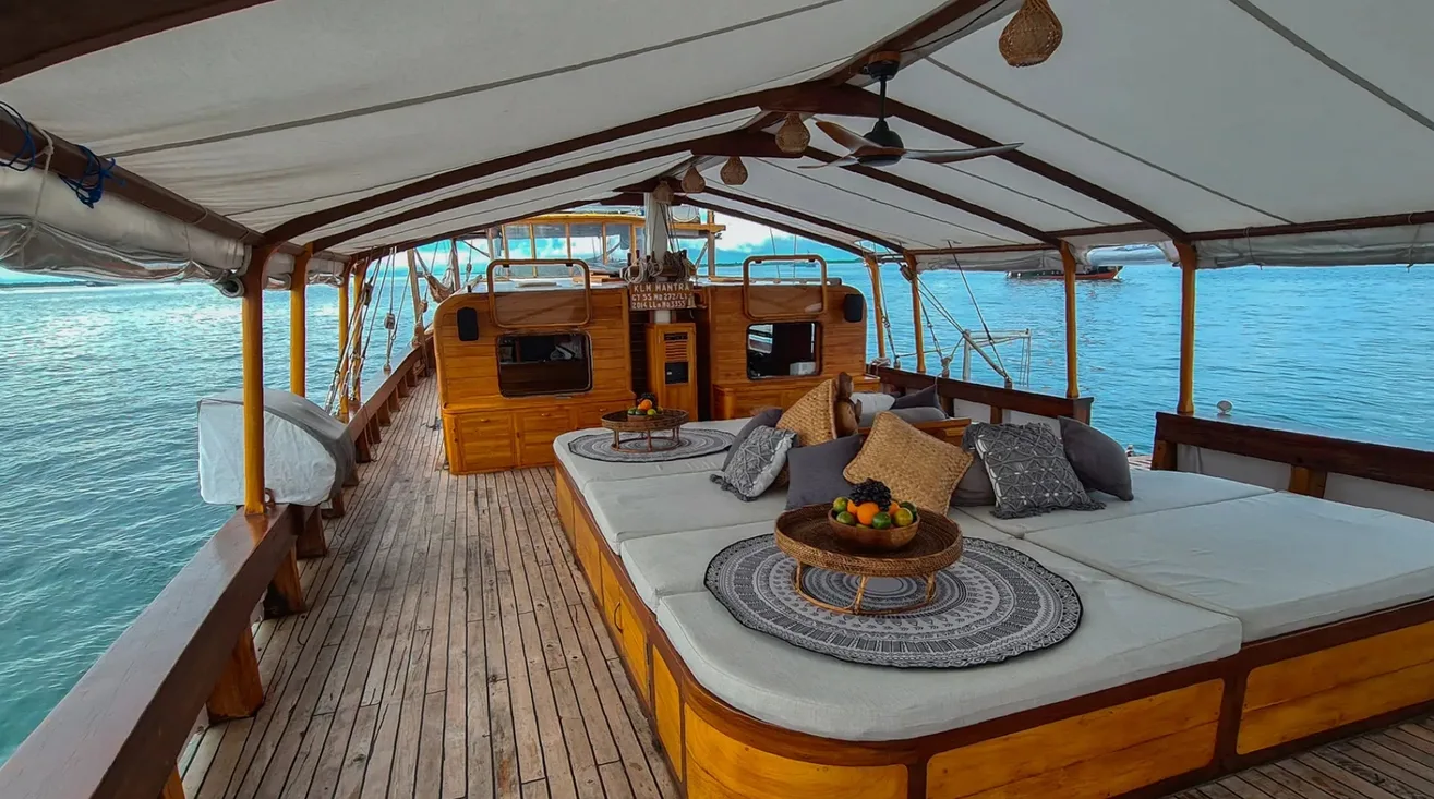 ANNE BONNY — Bateau à voile 30,00 m (6)