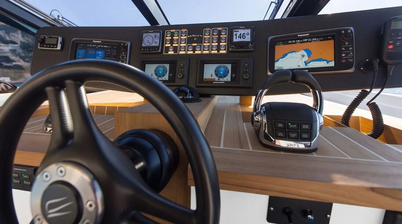 AXELLE 3 — Bateau à moteur 14,60 m (6)