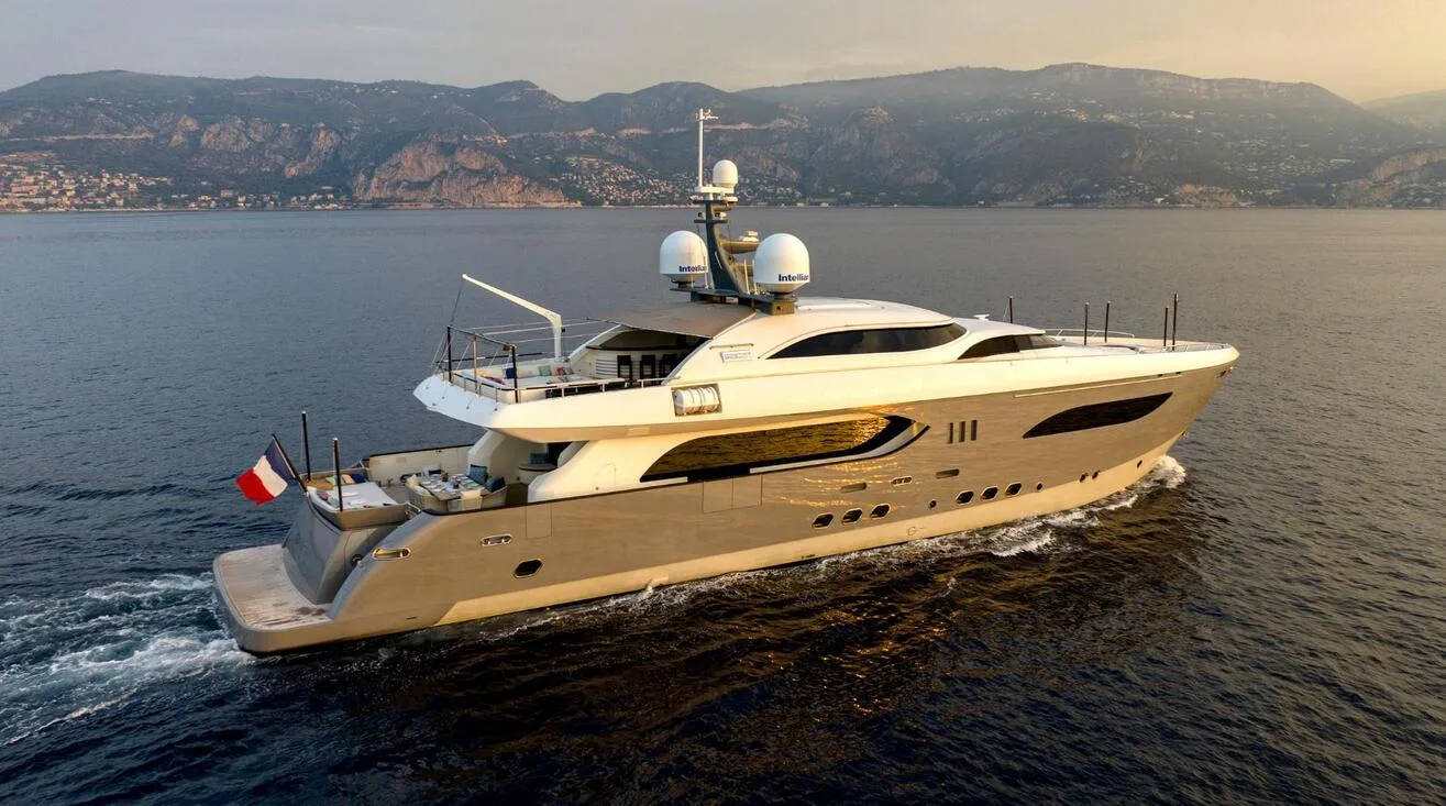 GEMS II — Bateau à moteur 40,50 m (2)