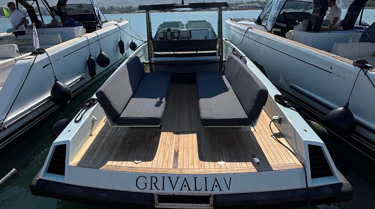 GRIVALIA V — Bateau à moteur 13,12 m (3)