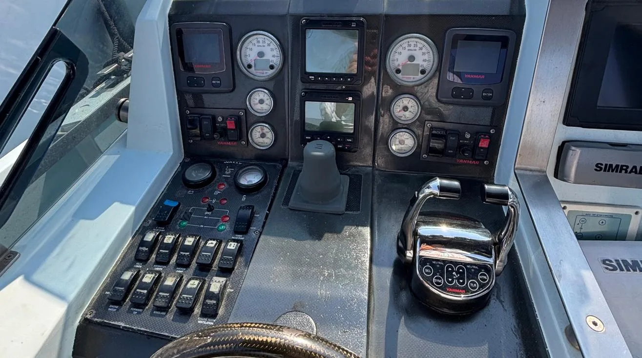 GRIVALIA V — Bateau à moteur 13,12 m (5)