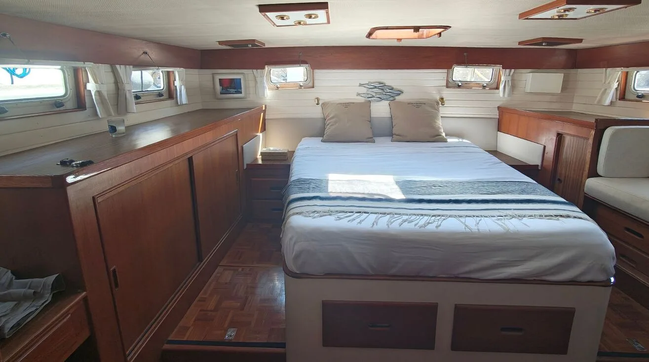 KENAPI TEN — Bateau à moteur 13,50 m (9)