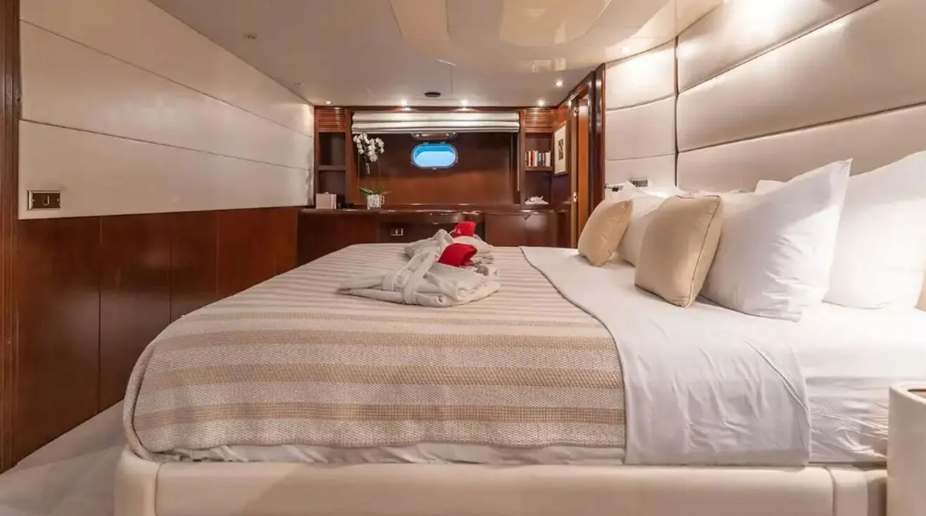 LET IT BE — Bateau à moteur 35,97 m (17)