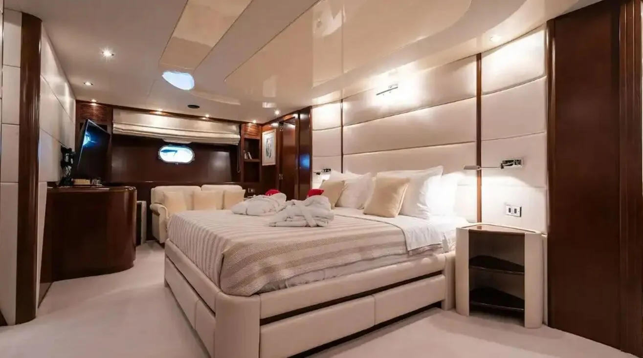 LET IT BE — Bateau à moteur 35,97 m (16)