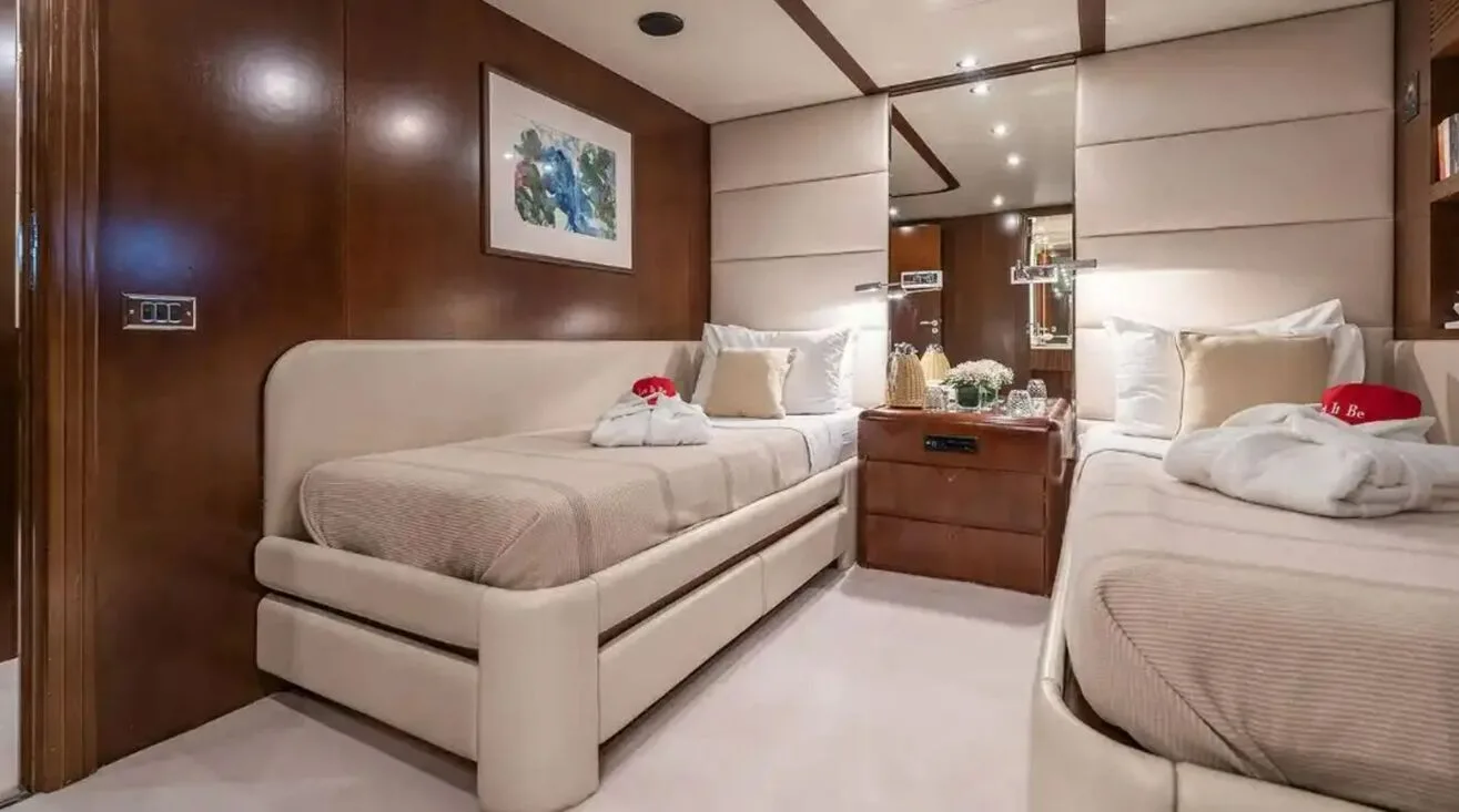 LET IT BE — Bateau à moteur 35,97 m (18)