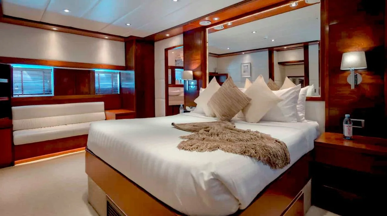 MIA KAI — Bateau à moteur 29,50 m (12)