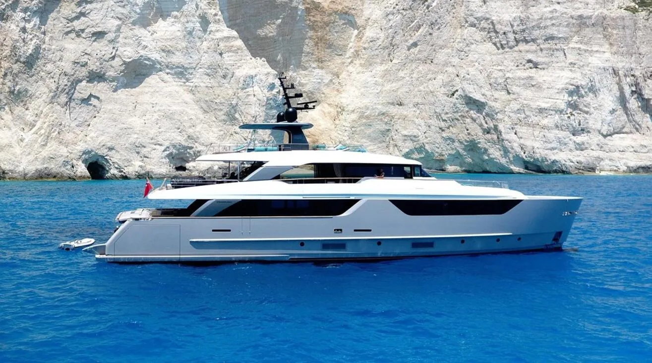 MOUCHKA — Bateau à moteur 35,75 m (2)