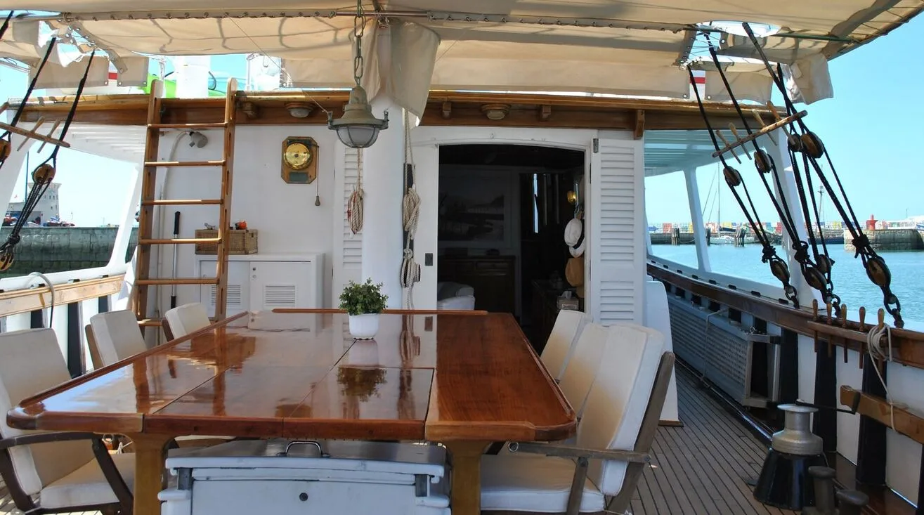 TILIKUM DELTA — Bateau à moteur 24,70 m (5)